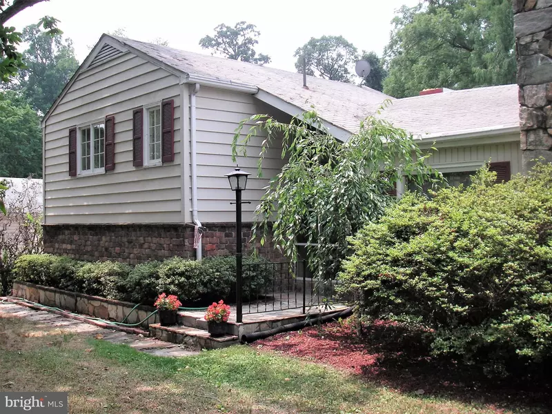 12 HUGHES ST, Hamilton, VA 20158