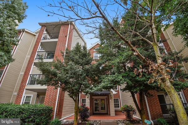 3311 WYNDHAM CIR #2200, Alexandria, VA 22302