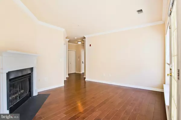 Alexandria, VA 22311,4561 STRUTFIELD LN #3315