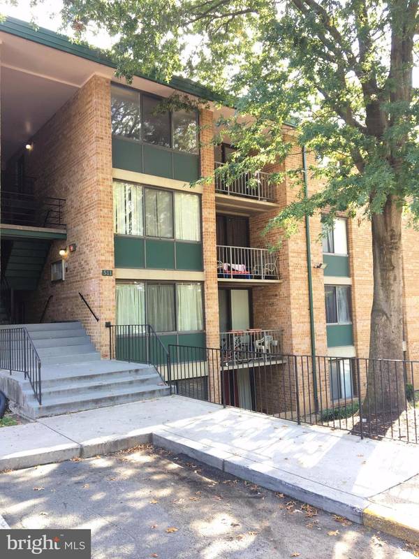 511 ARMISTEAD ST #303, Alexandria, VA 22312