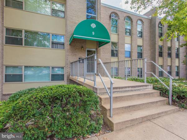 9 CANTERBURY SQ #201, Alexandria, VA 22304