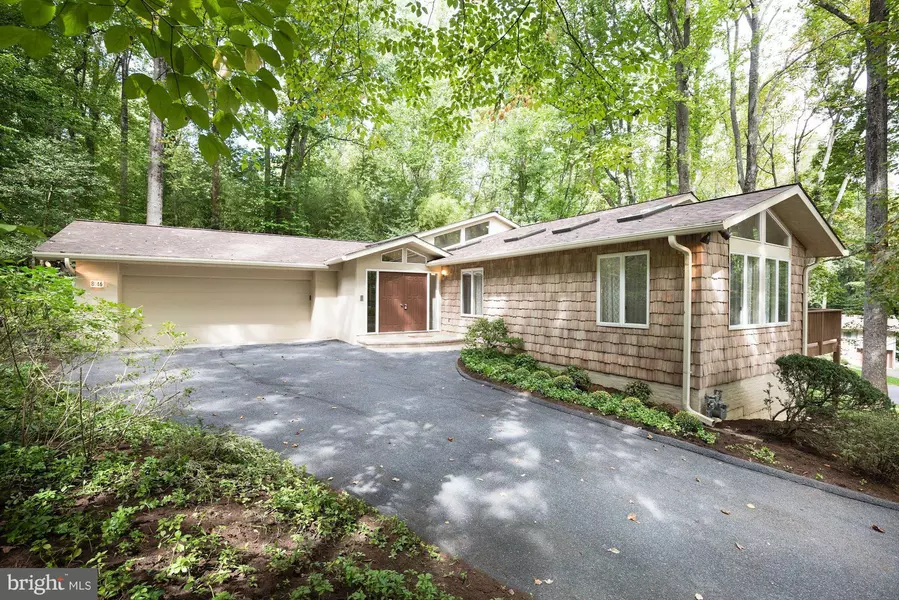 8046 PARK OVERLOOK DR, Bethesda, MD 20817