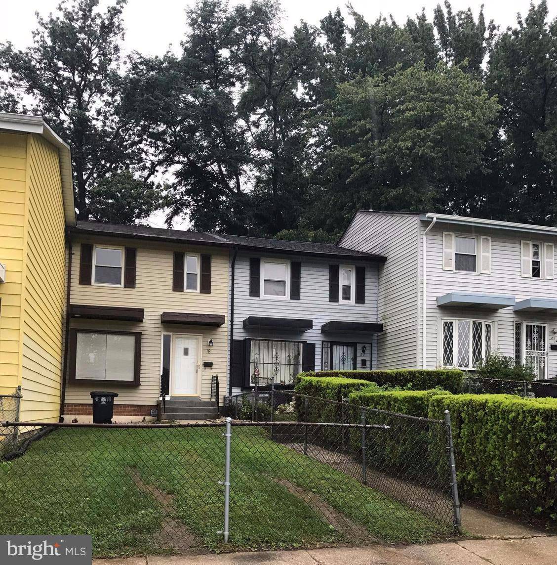 Capitol Heights, MD 20743,18 DAIMLER DR #63