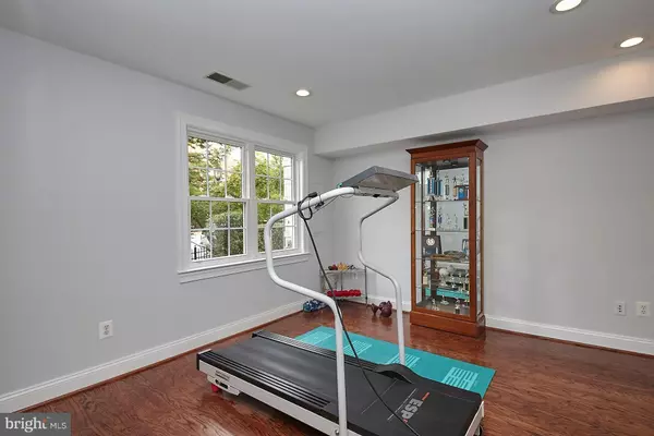 Reston, VA 20190,12100 KINSLEY PL