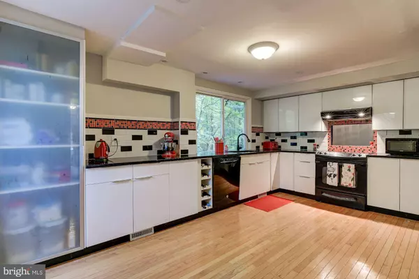 Reston, VA 20191,2321 OLD TRAIL DR