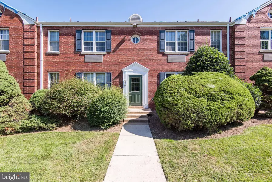 9 AUBURN CT #D, Alexandria, VA 22305