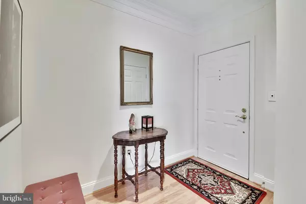 Alexandria, VA 22314,828 SLATERS LN #303