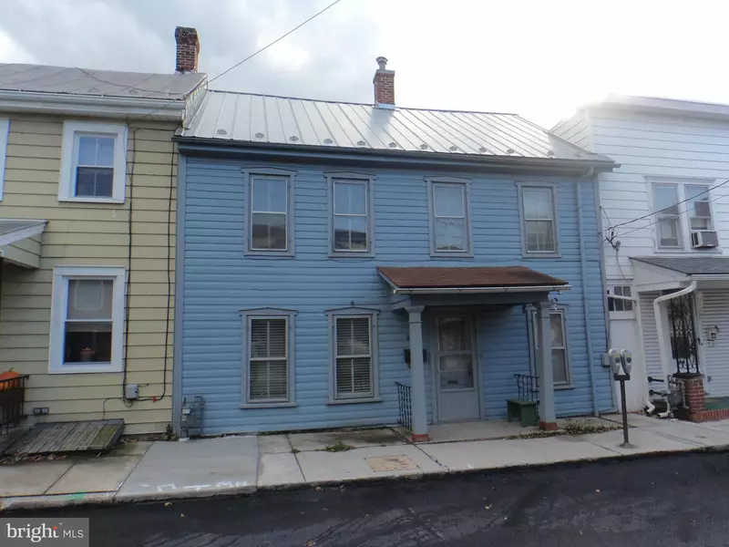 26 SEMINARY ST W, Mercersburg, PA 17236