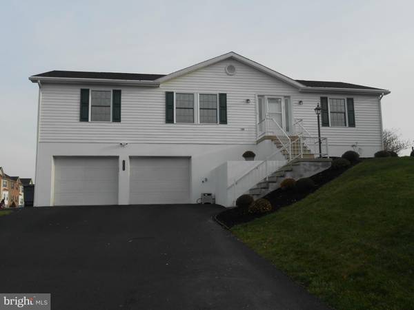 1136 HOLLYWELL AVE, Chambersburg, PA 17201