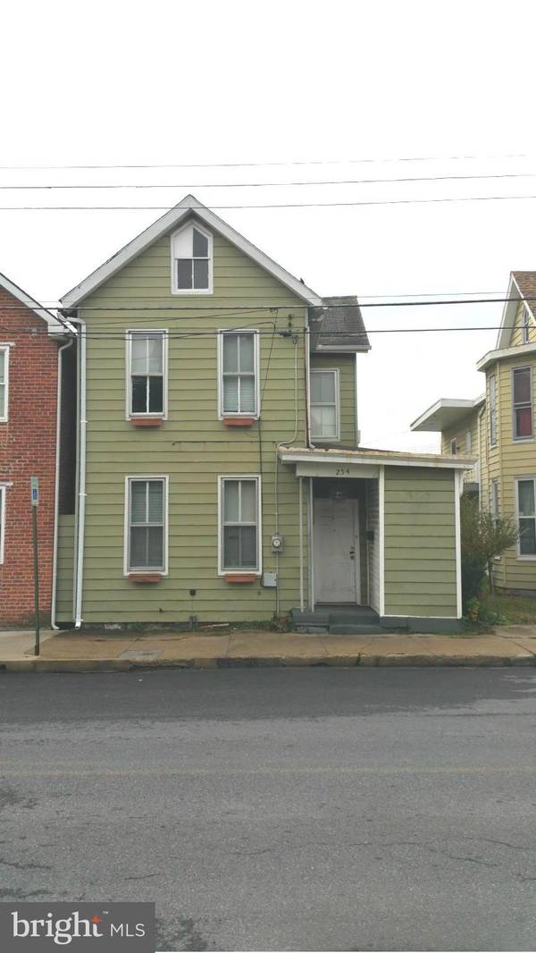 254 WASHINGTON ST E, Chambersburg, PA 17201