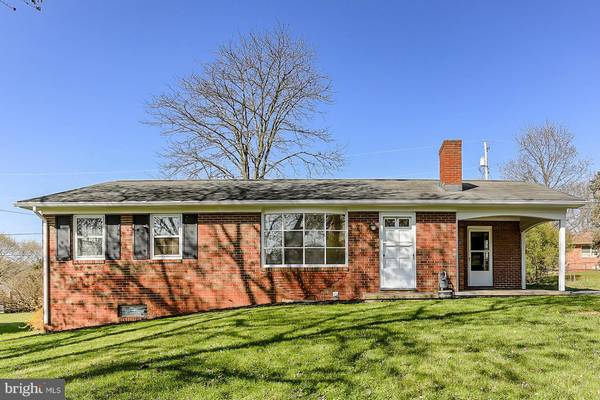 2308 SPRINGFIELD DR, Chambersburg, PA 17202