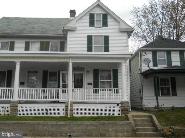 211 4TH ST W, Waynesboro, PA 17268