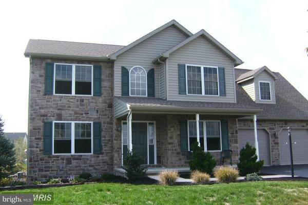 828 LINDIA DR, Chambersburg, PA 17202