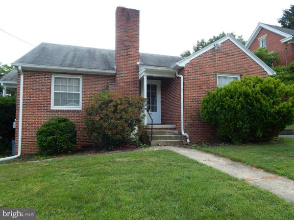 305 7TH ST W, Waynesboro, PA 17268