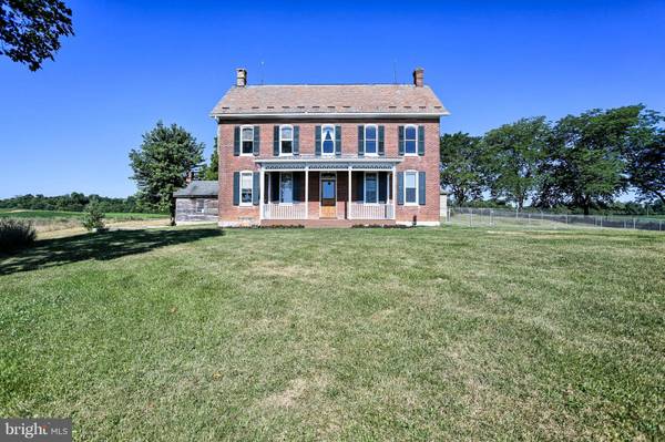 1114 SHINHAM RD, Greencastle, PA 17225