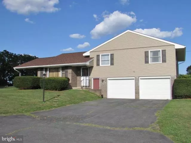 1499 LAKESHORE DR, Chambersburg, PA 17202