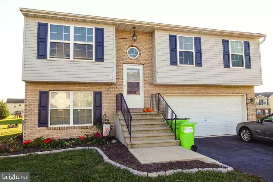 830 RUTHERFORD DR, Greencastle, PA 17225