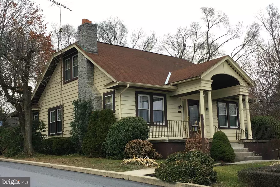 235 DICKINSON AVE, Waynesboro, PA 17268