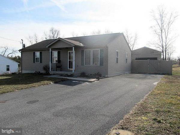 668 SUBURBAN DR, Chambersburg, PA 17202