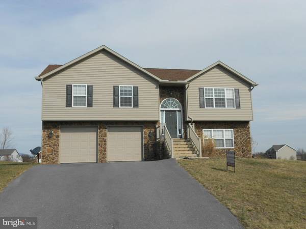 809 LINDIA DR, Chambersburg, PA 17202