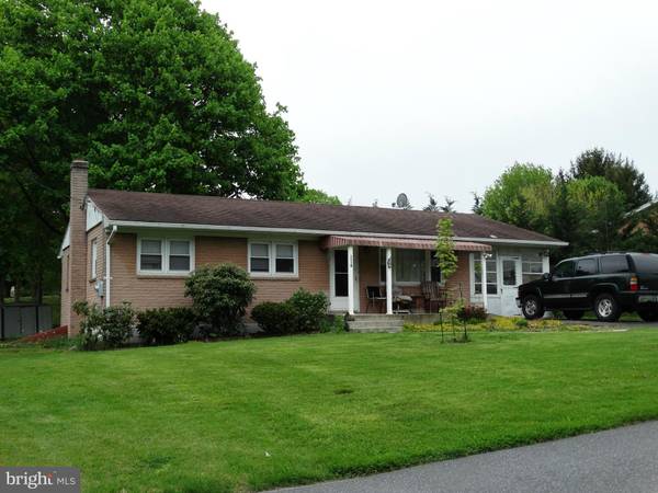 1116 MARVERN DR E, Chambersburg, PA 17202