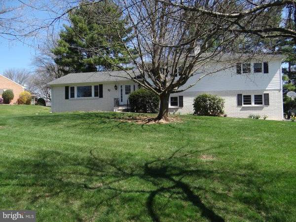 27 WOODLAND WAY, Chambersburg, PA 17202