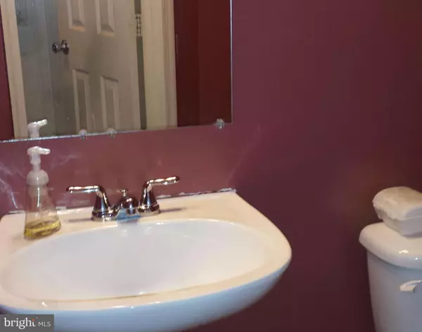 Capitol Heights, MD 20743,7214 WILLOW HILL DR