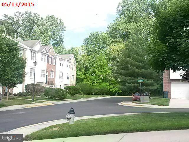 Springdale, MD 20774,9813 BERRYWOOD CT