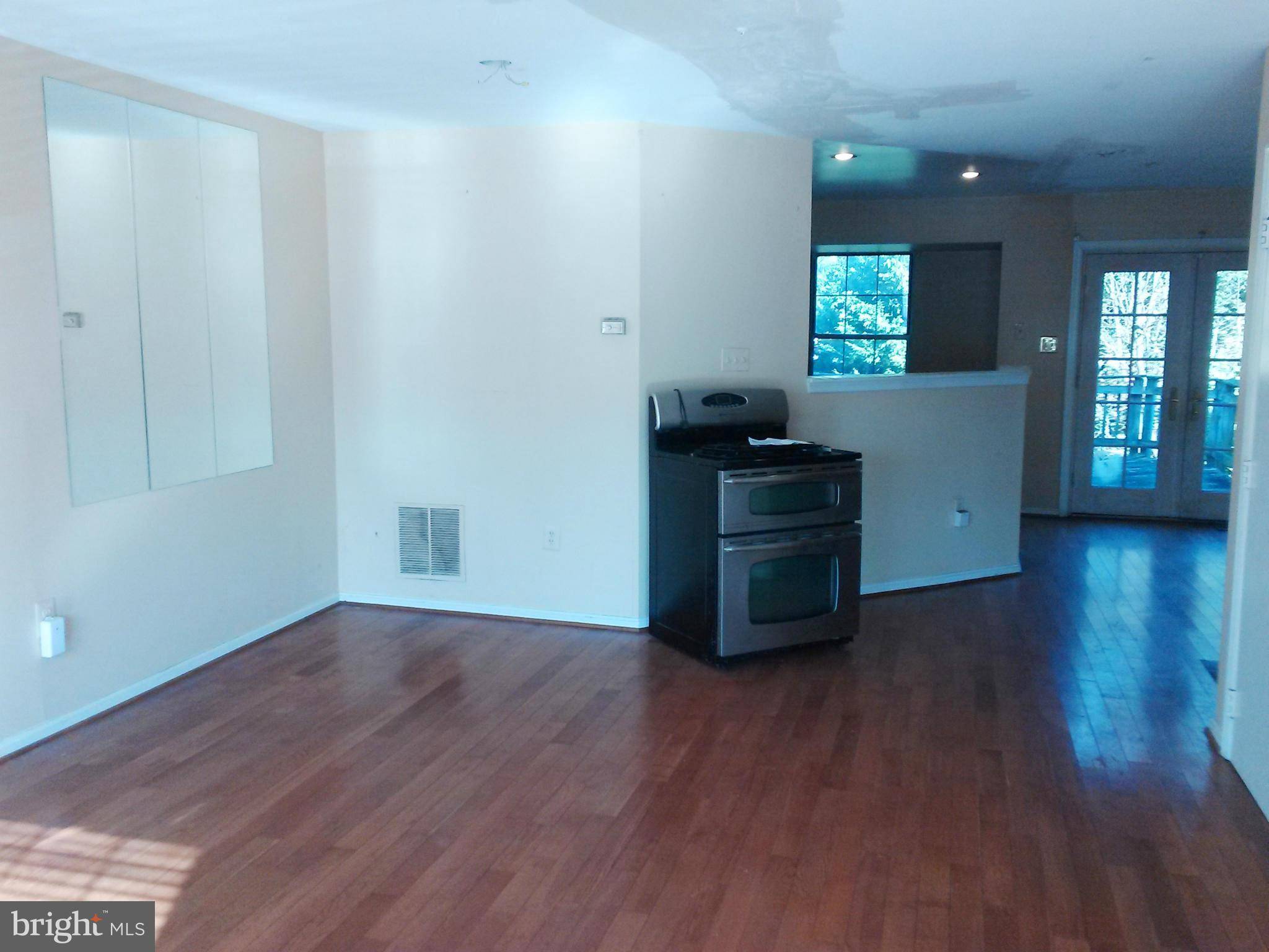 Temple Hills, MD 20748,3218 BURTON CT