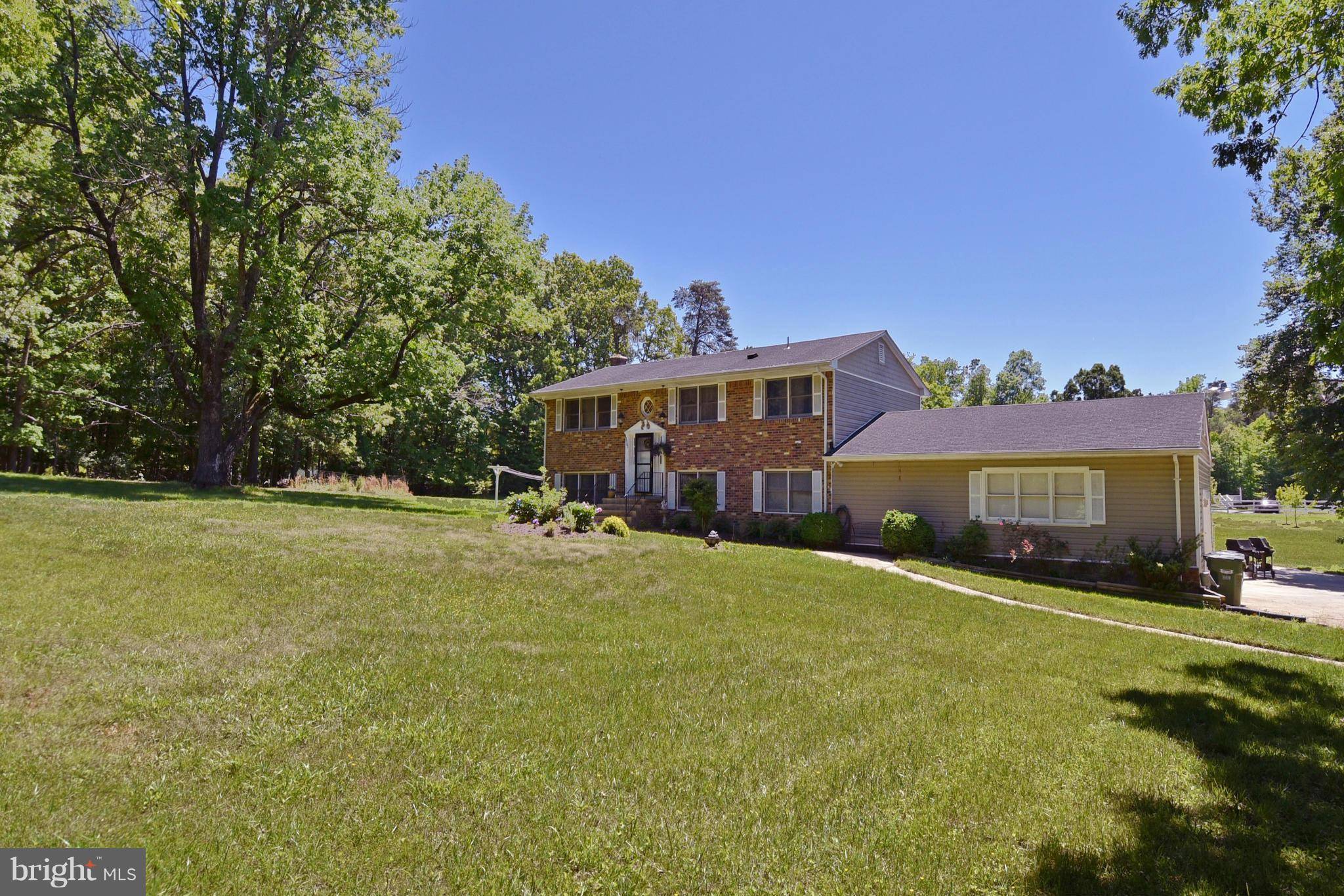 Accokeek, MD 20607,15901 ACCOLAWN RD
