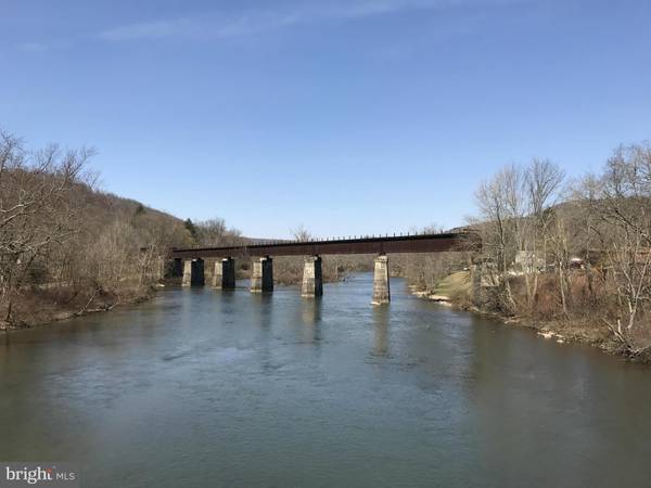 819 RIVER RD, Confluence, PA 15424