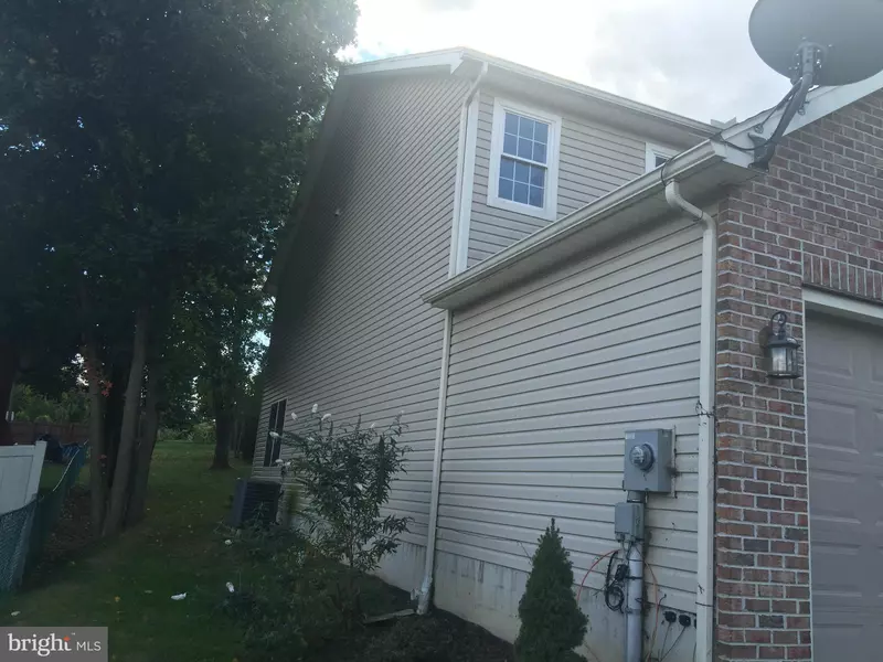 12 CHAMBERSBURG ST, Arendtsville, PA 17303