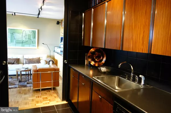 Baltimore, MD 21218,4000 CHARLES ST #1410