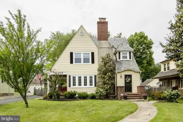 212 LAKE AVE E, Baltimore, MD 21212