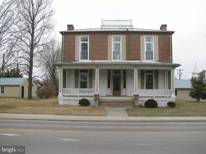 28 VIRGINIA AVE, Petersburg, WV 26847