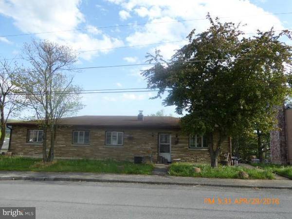 211 HIGHLAND AVE, Petersburg, WV 26847