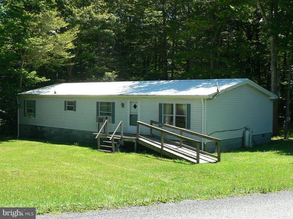 15 VILLAGE DR, Mount Storm, WV 26739