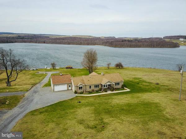 75 MOUNTAIN LAKE DR, Mount Storm, WV 26739