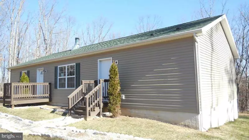 186 TWIN LAKES DR, Berkeley Springs, WV 25411