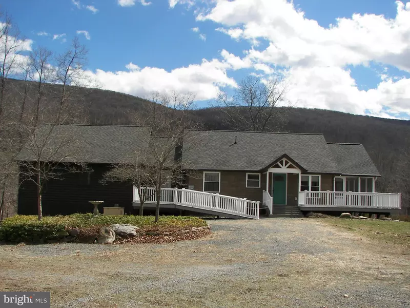 462 MEADOW WOOD CIR, Great Cacapon, WV 25422