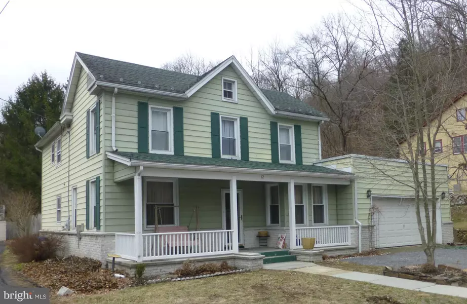 12 WARREN ST, Berkeley Springs, WV 25411