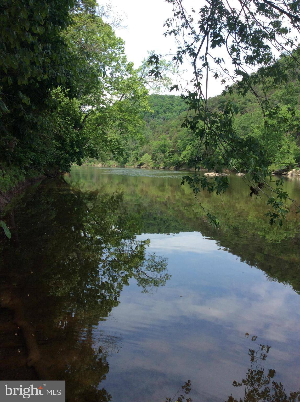 Great Cacapon, WV 25422,242 AMBERWOOD LN
