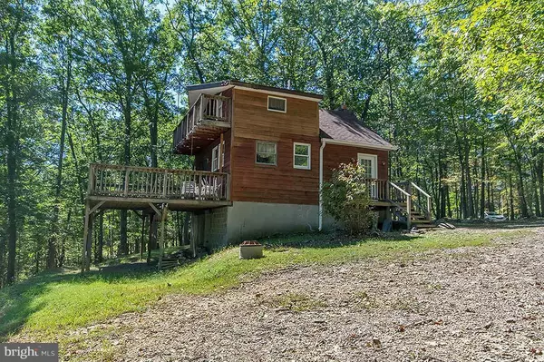 Great Cacapon, WV 25422,427 CEDAR RUN LN