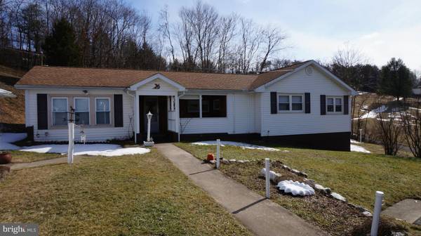 19 GREENWAY TRL, Berkeley Springs, WV 25411