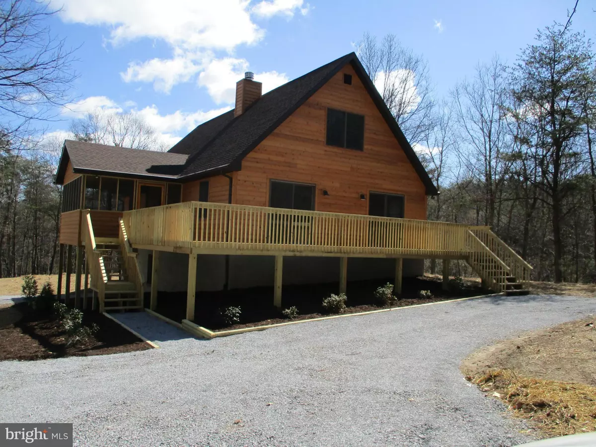 Berkeley Springs, WV 25411,321 KEY PINE LN