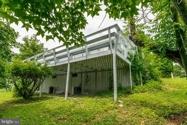 Berkeley Springs, WV 25411,220 DOUGLAS LN