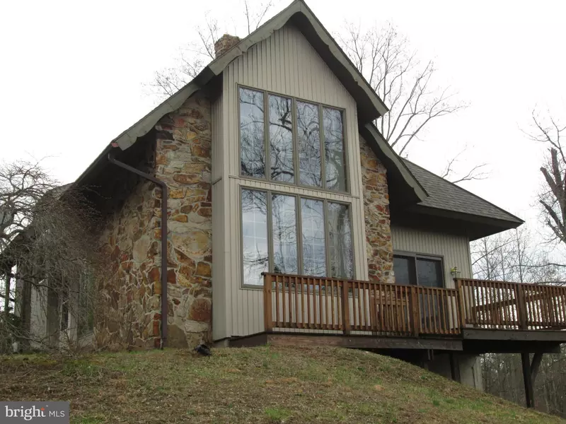 4245 WOODMONT RD, Great Cacapon, WV 25422