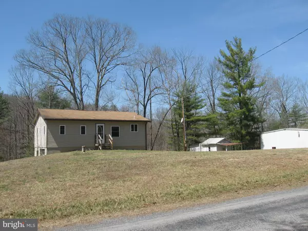 944 MOUNTAIN RUN RD, Berkeley Springs, WV 25411