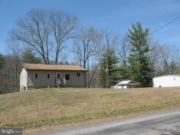 944 MOUNTAIN RUN RD, Berkeley Springs, WV 25411