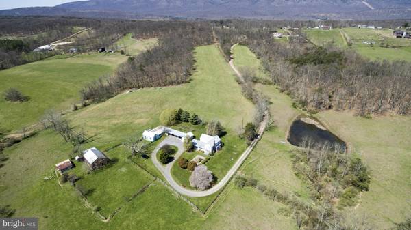 1236 TIMBER RIDGE RD, Berkeley Springs, WV 25411